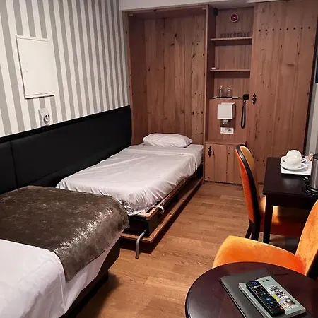 Logis Ettenheim 4* שטרסבורג